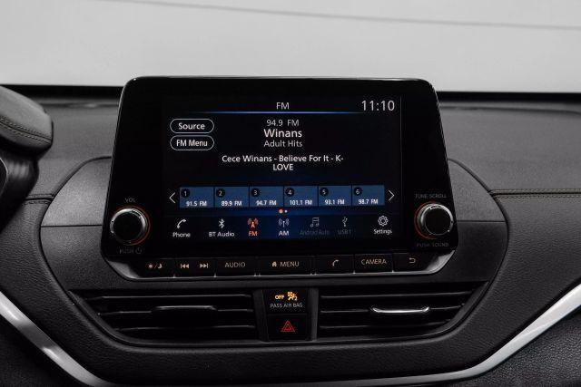 Photo of 2022 Silver Nissan Altima