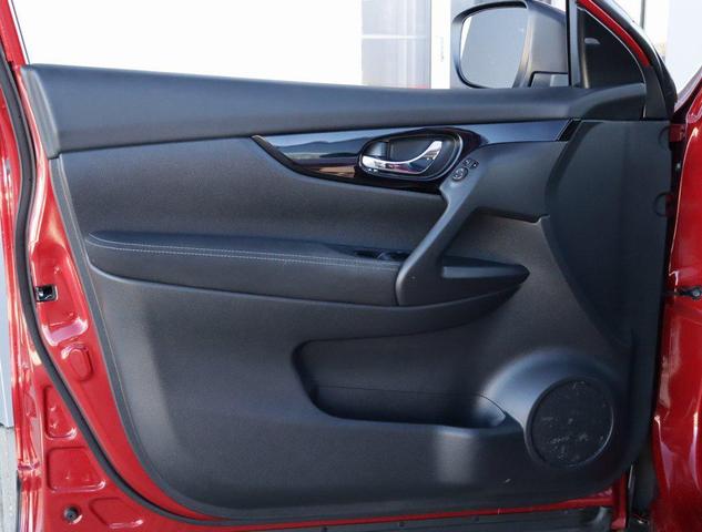 Photo of 2018 Palatial Ruby Nissan Rogue Sport