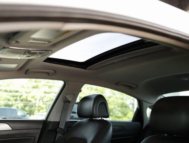 Photo of 2017 Quartz White Pearl Hyundai SONATA