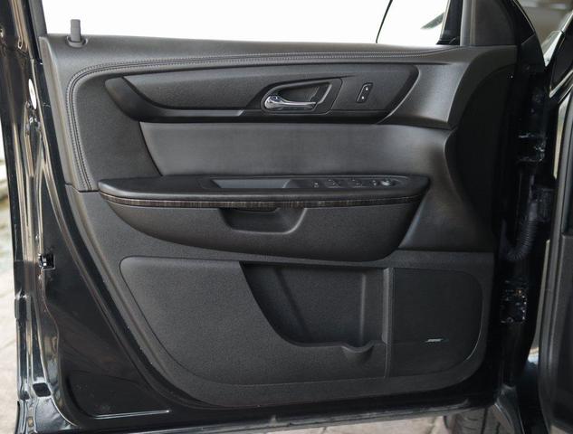 Photo of 2015 Carbon Black Metallic GMC Acadia
