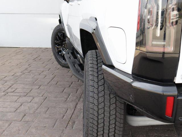 Photo of 2025 Interstellar White GMC HUMMER EV Pickup