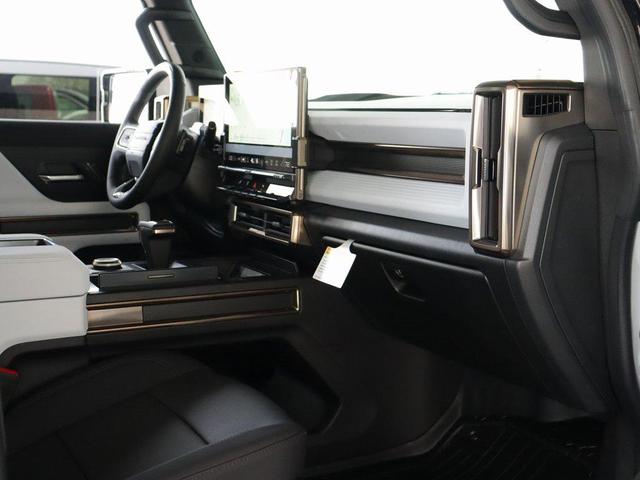 Photo of 2025 Interstellar White GMC HUMMER EV Pickup