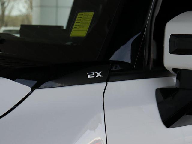 Photo of 2025 Interstellar White GMC HUMMER EV Pickup