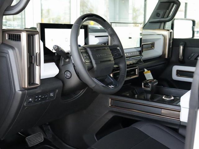 Photo of 2025 Interstellar White GMC HUMMER EV Pickup