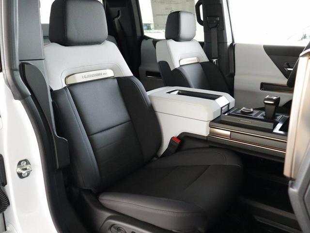 Photo of 2025 Interstellar White GMC HUMMER EV Pickup