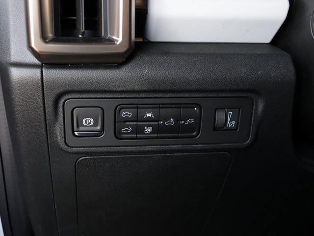 Photo of 2025 Interstellar White GMC HUMMER EV Pickup