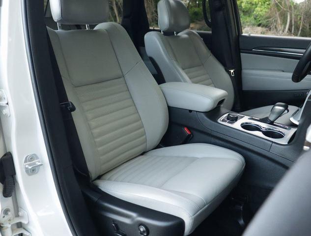 Photo of 2018 Bright White Clearcoat Jeep Grand Cherokee