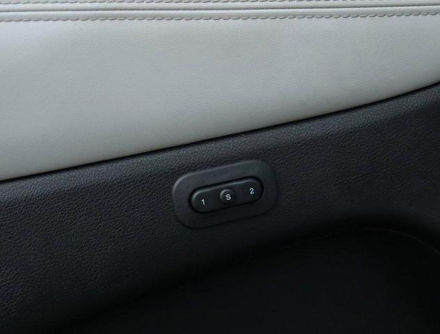 Photo of 2018 Bright White Clearcoat Jeep Grand Cherokee