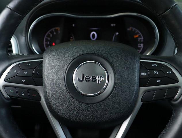 Photo of 2018 Bright White Clearcoat Jeep Grand Cherokee