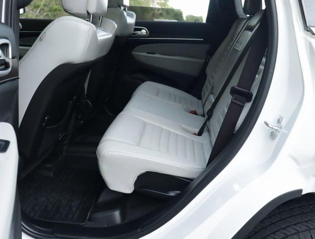 Photo of 2018 Bright White Clearcoat Jeep Grand Cherokee