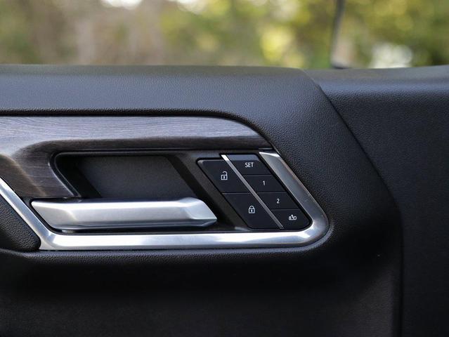 Photo of 2024 Black Chevrolet Silverado 1500