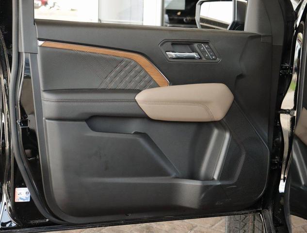 Photo of 2025 Onyx Black GMC Canyon
