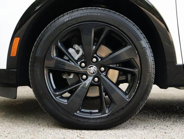 Photo of 2022 Summit White Buick Envision
