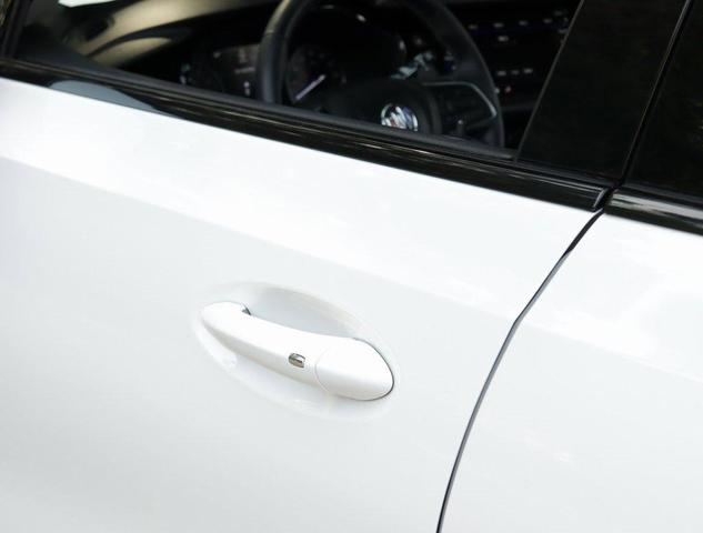 Photo of 2022 Summit White Buick Envision