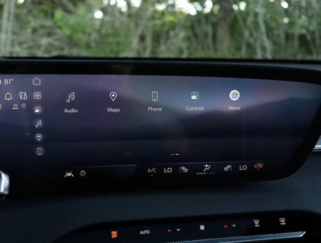 Photo of 2026 iridescent white tricoat Buick Enclave