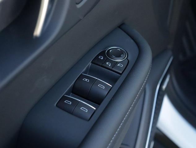 Photo of 2026 iridescent white tricoat Buick Enclave