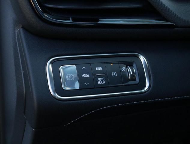 Photo of 2026 iridescent white tricoat Buick Enclave