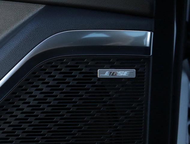 Photo of 2026 iridescent white tricoat Buick Enclave