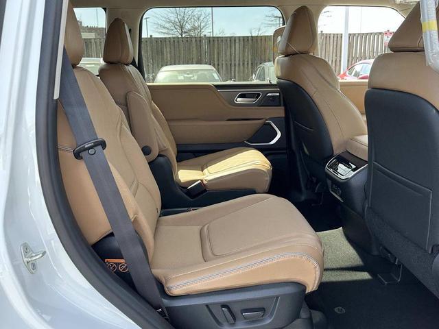 Photo of 2025 Radiant White INFINITI QX80