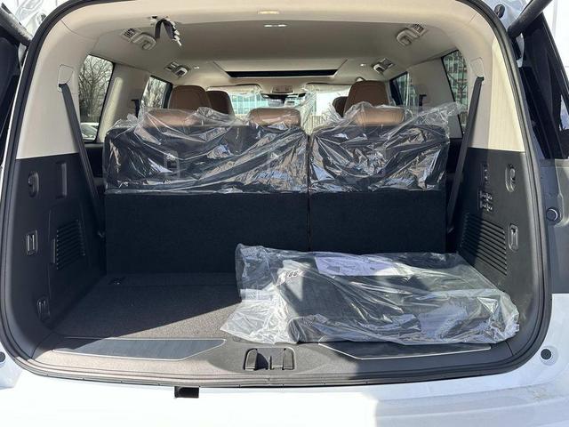 Photo of 2025 Radiant White INFINITI QX80