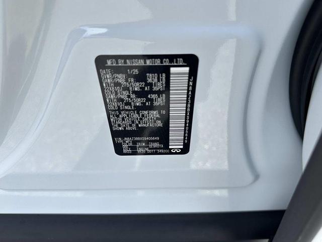 Photo of 2025 Radiant White INFINITI QX80