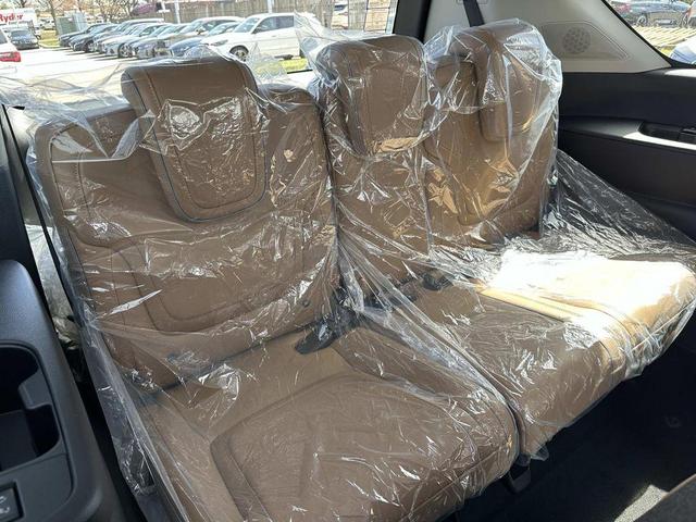 Photo of 2025 Radiant White INFINITI QX80