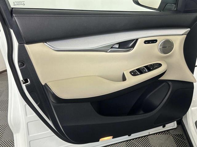 Photo of 2022 Majestic White INFINITI QX50