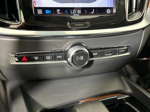 Photo of 2024 Crystal White Metallic Volvo S60