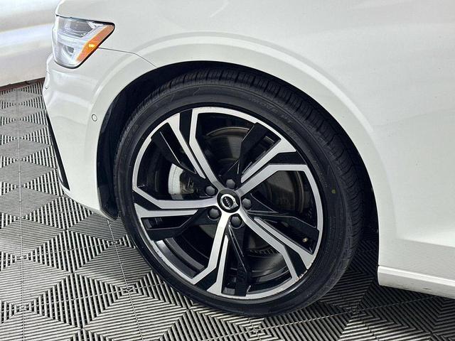 Photo of 2024 Crystal White Metallic Volvo S60