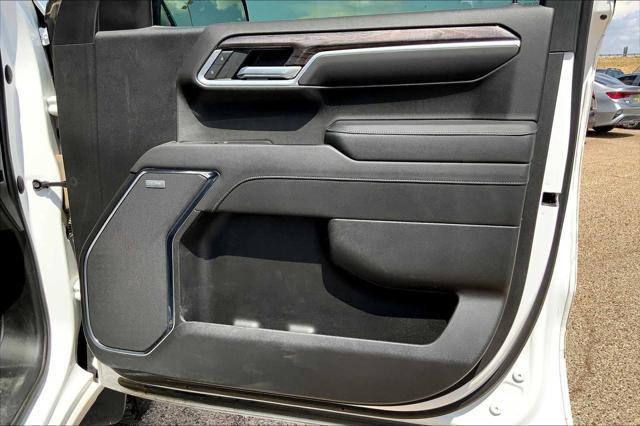 Photo of 2022 Iridescent Pearl Tricoat Chevrolet Silverado 1500