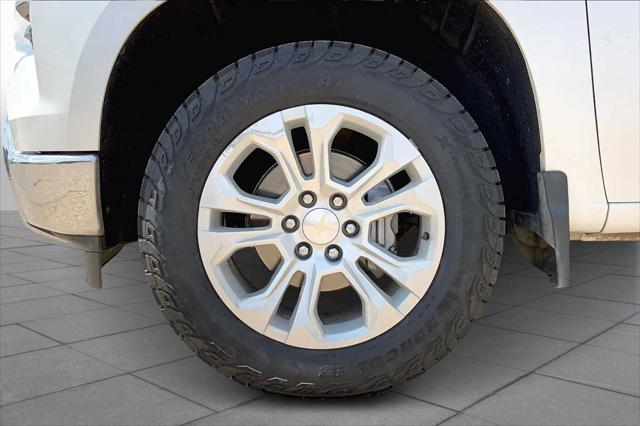 Photo of 2022 Iridescent Pearl Tricoat Chevrolet Silverado 1500
