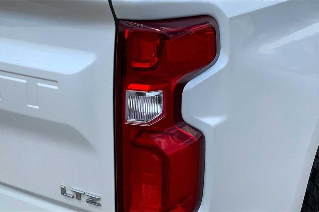 Photo of 2022 Iridescent Pearl Tricoat Chevrolet Silverado 1500