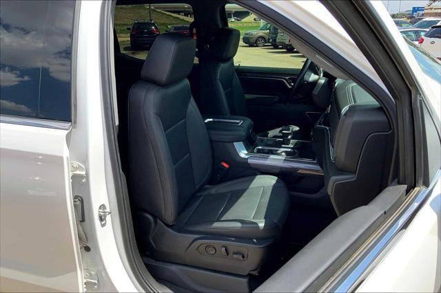 Photo of 2022 Iridescent Pearl Tricoat Chevrolet Silverado 1500