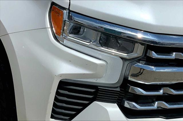 Photo of 2022 Iridescent Pearl Tricoat Chevrolet Silverado 1500