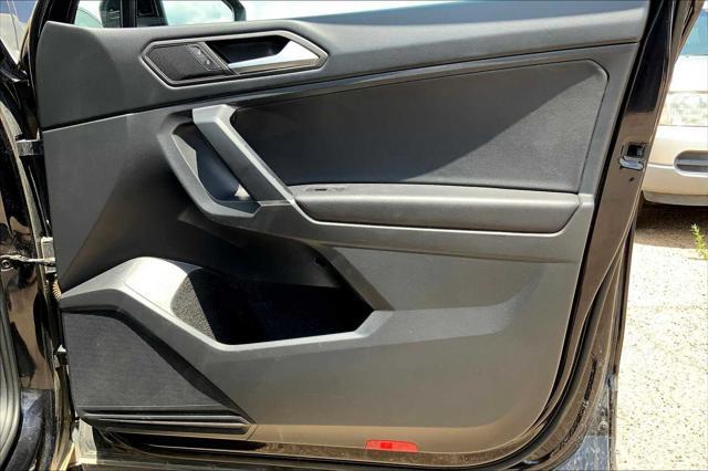 Photo of 2020 Deep Black Pearl Volkswagen Tiguan