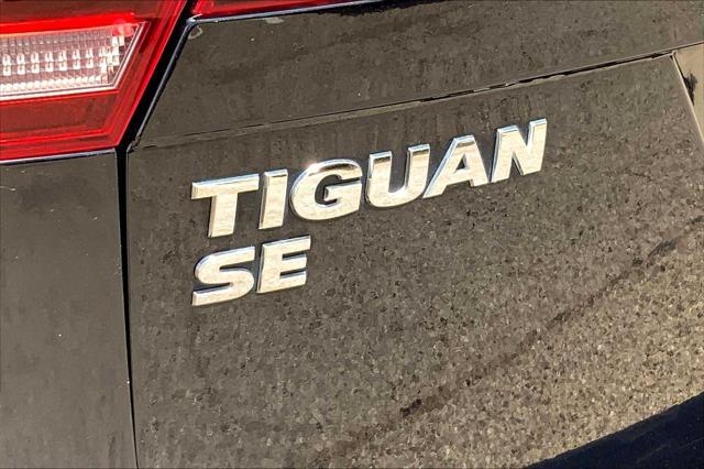 Photo of 2020 Deep Black Pearl Volkswagen Tiguan