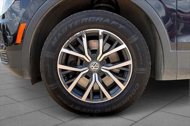 Photo of 2020 Deep Black Pearl Volkswagen Tiguan