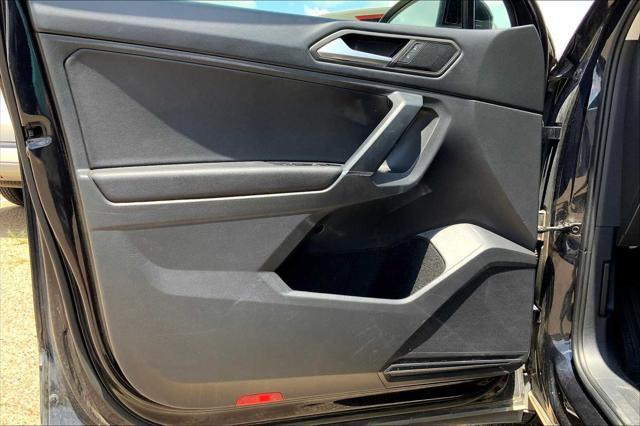 Photo of 2020 Deep Black Pearl Volkswagen Tiguan