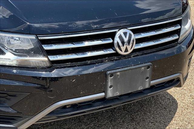 Photo of 2020 Deep Black Pearl Volkswagen Tiguan