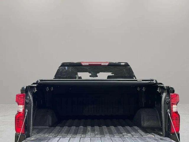 Photo of 2022 Black Chevrolet Silverado 1500