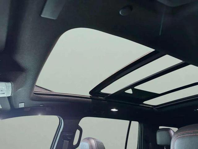 Photo of 2024 Mosaic Black Metallic Chevrolet Traverse