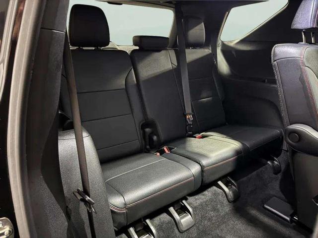 Photo of 2024 Mosaic Black Metallic Chevrolet Traverse
