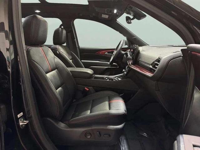 Photo of 2024 Mosaic Black Metallic Chevrolet Traverse