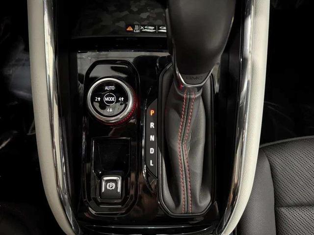 Photo of 2024 Onyx Black GMC Canyon