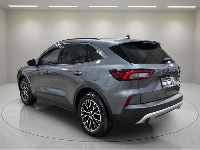 Photo of 2023 Carbonized Gray Metallic Ford Escape