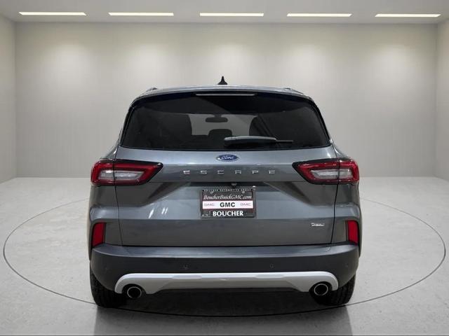 Photo of 2023 Carbonized Gray Metallic Ford Escape