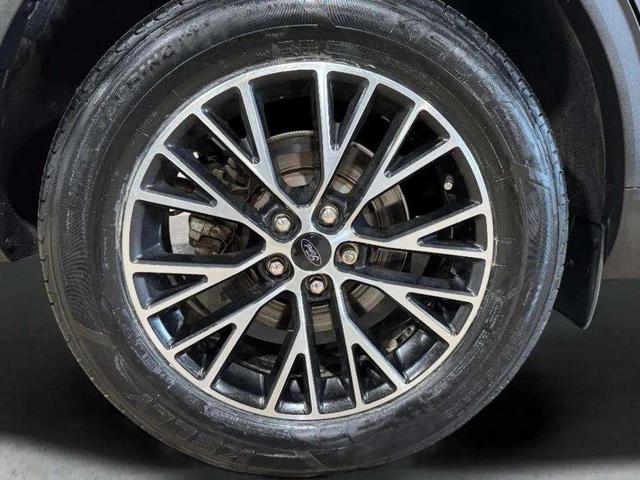 Photo of 2023 Carbonized Gray Metallic Ford Escape