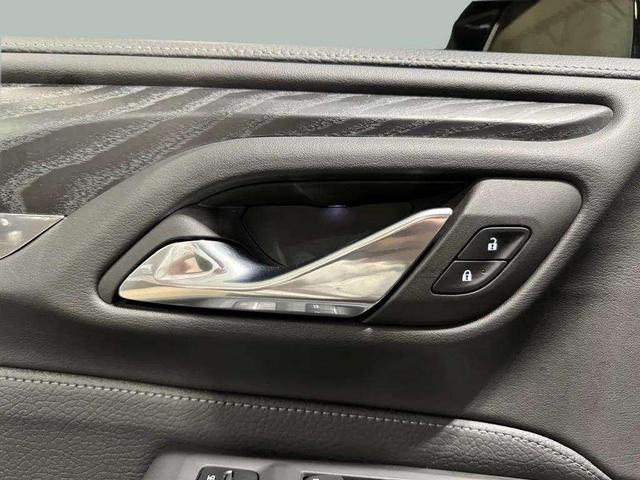 Photo of 2023 Summit White GMC Yukon