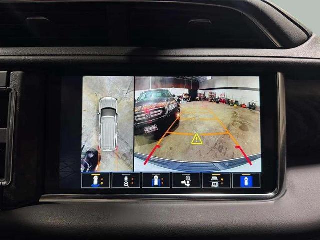 Photo of 2023 Summit White GMC Yukon
