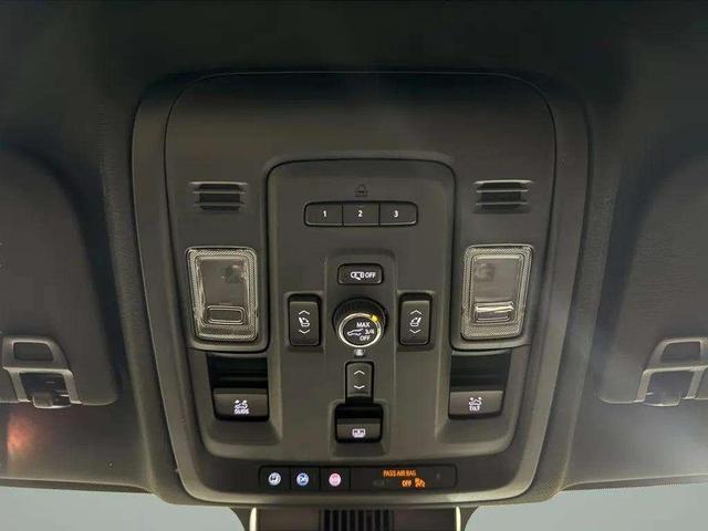 Photo of 2023 Summit White GMC Yukon